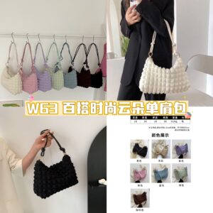 W63 百搭时尚云朵单肩包 (黑色）